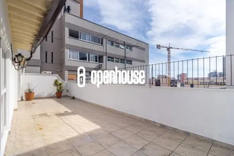 Cobertura com 219m² 3 dormitórios 1 suíte 4 banheiros 2 vagas