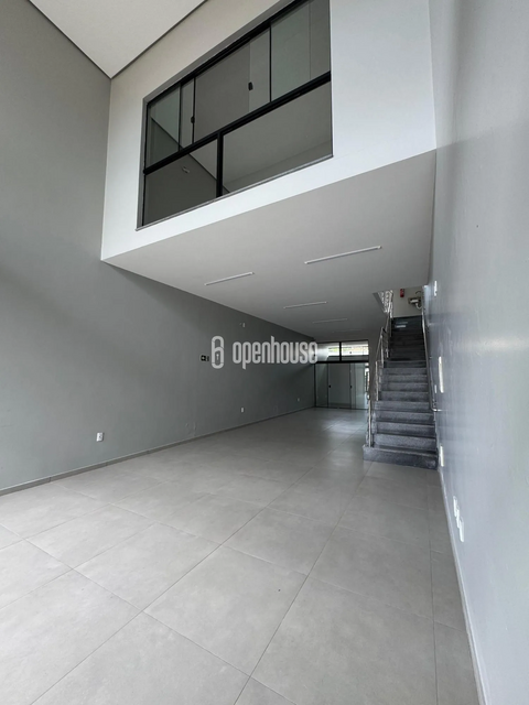 Loja com 115m²  com mezanino