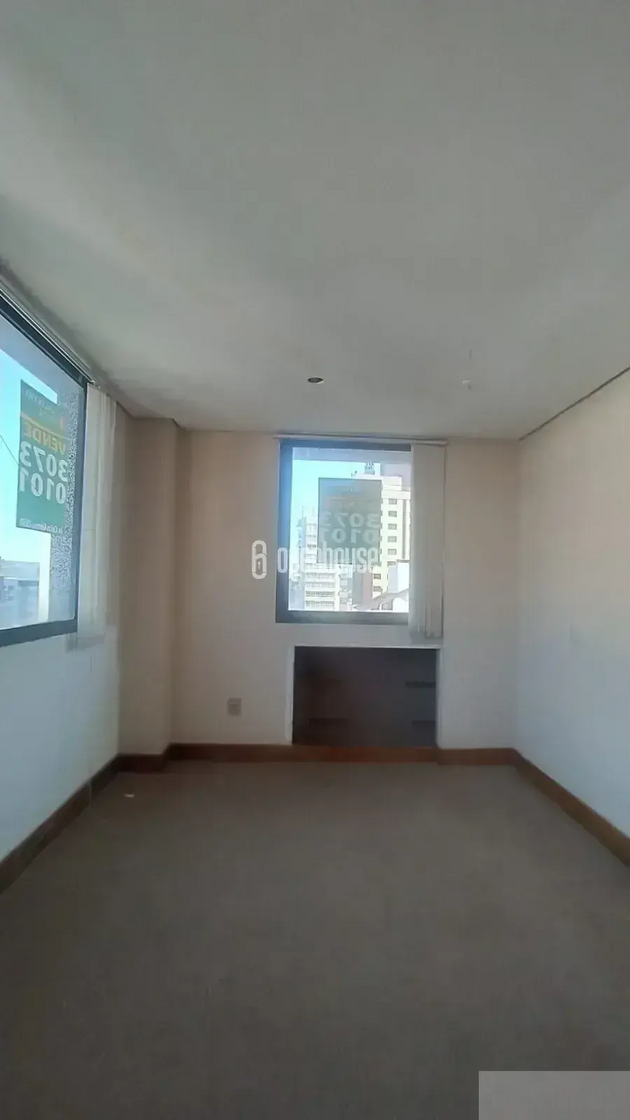 Sala Comercial de 45m² na Av. Carlos Gomes