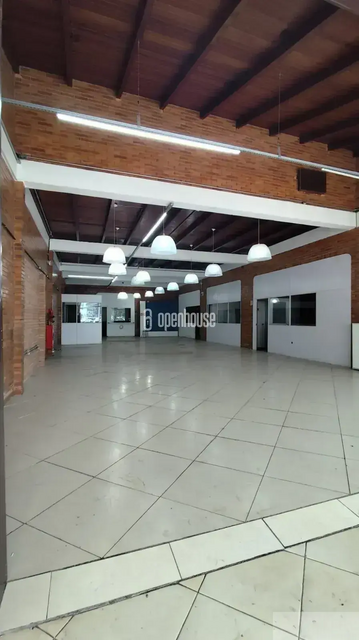 Excelente, loja com 500m² sendo 300m² no terreo e 200m² no mezanino
