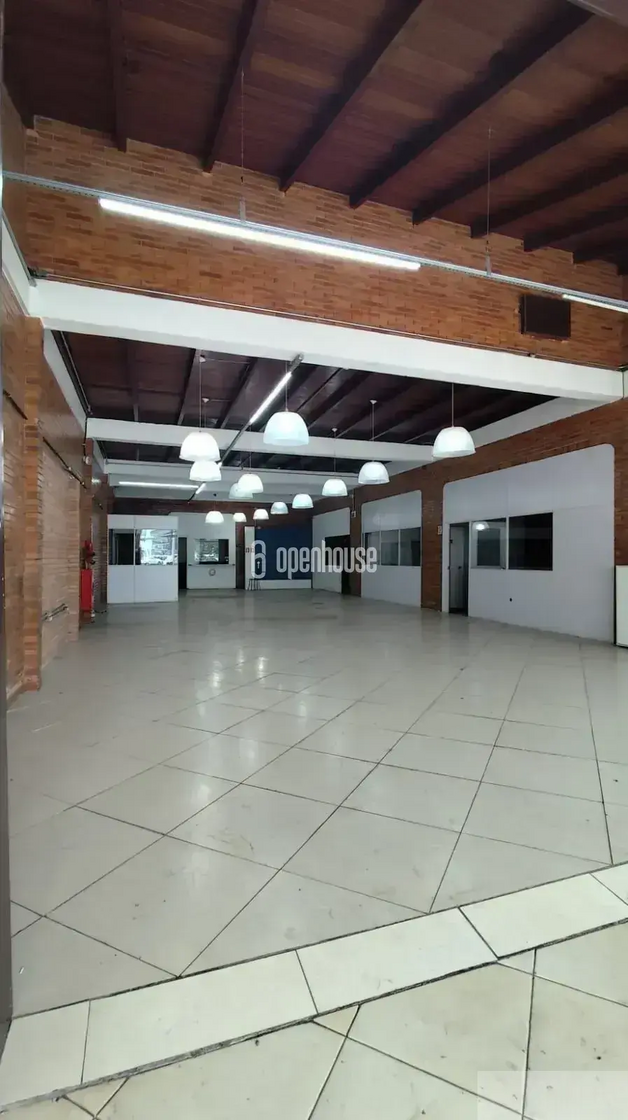 Excelente, loja com 500m² sendo 300m² no terreo e 200m² no mezanino