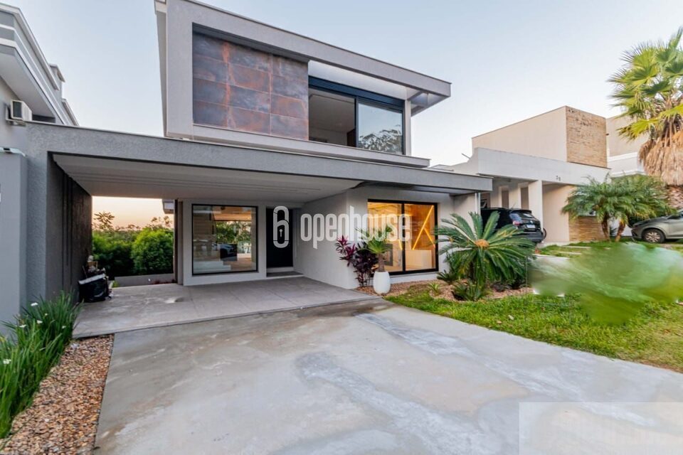 Sofisticação e Espaço: Casa em Condomínio com 300m² e 3 Suítes