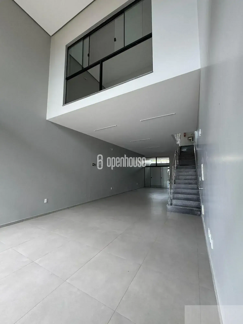 Loja com 115m²  com mezanino