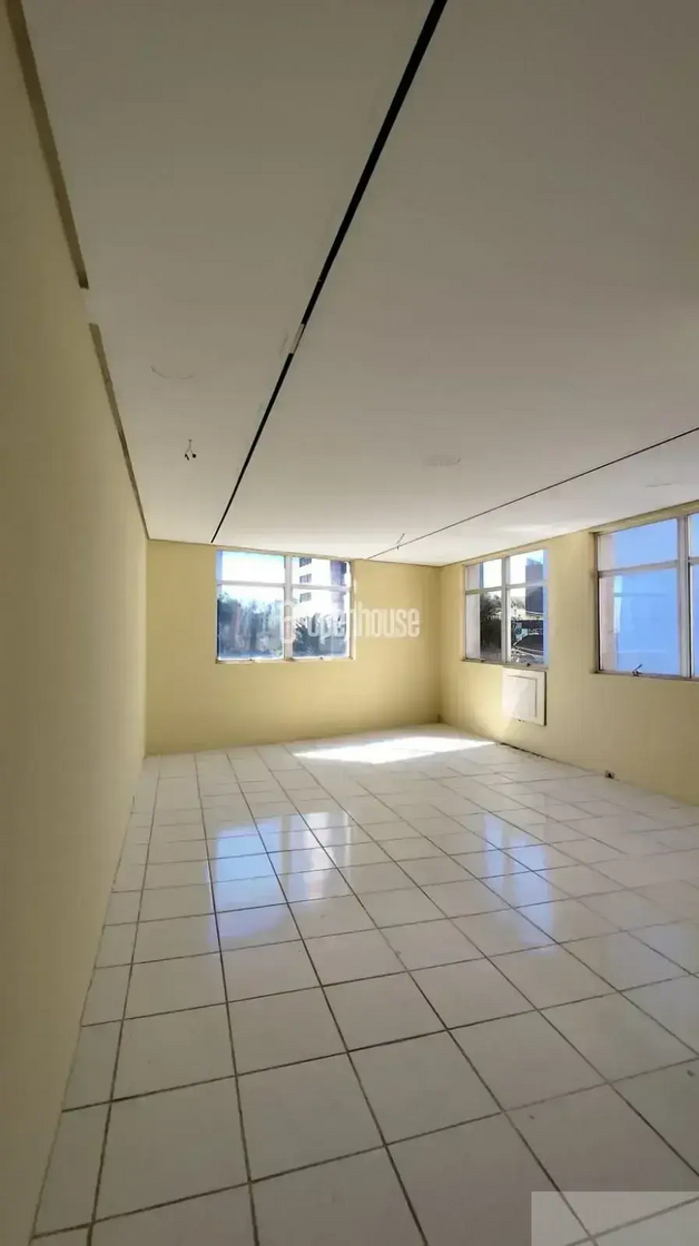 Sala Comercial 60m² c/ Vaga – Av. Carlos Gomes